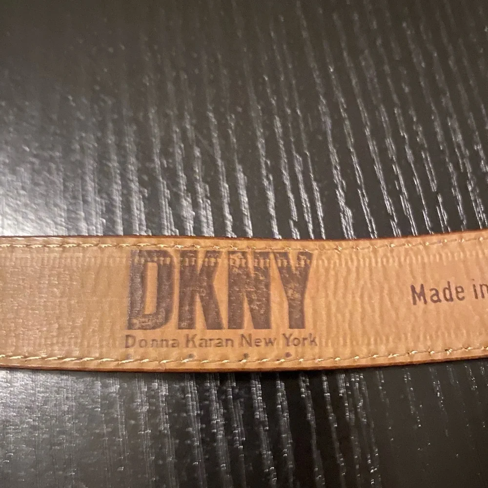 DKNY Vintage brown leather belt size small.   Made in Italy - Picture 3 of 5